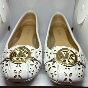 NWOB Michael Michael Kors flats  Size 8M